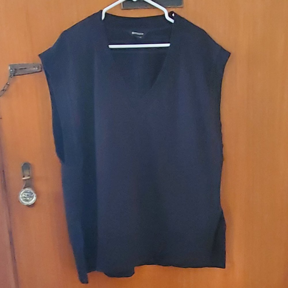 Athleta Retroterry V-Neck Sweatshirt Tee - Black, 1X